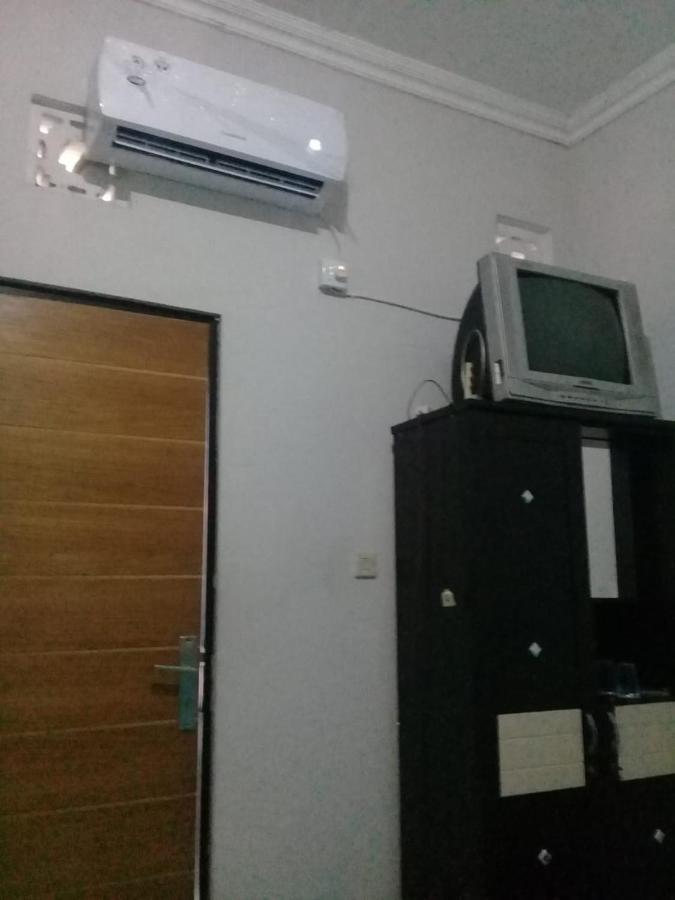 Kost Backpacker Hotel Sidoarjo Ngoại thất bức ảnh