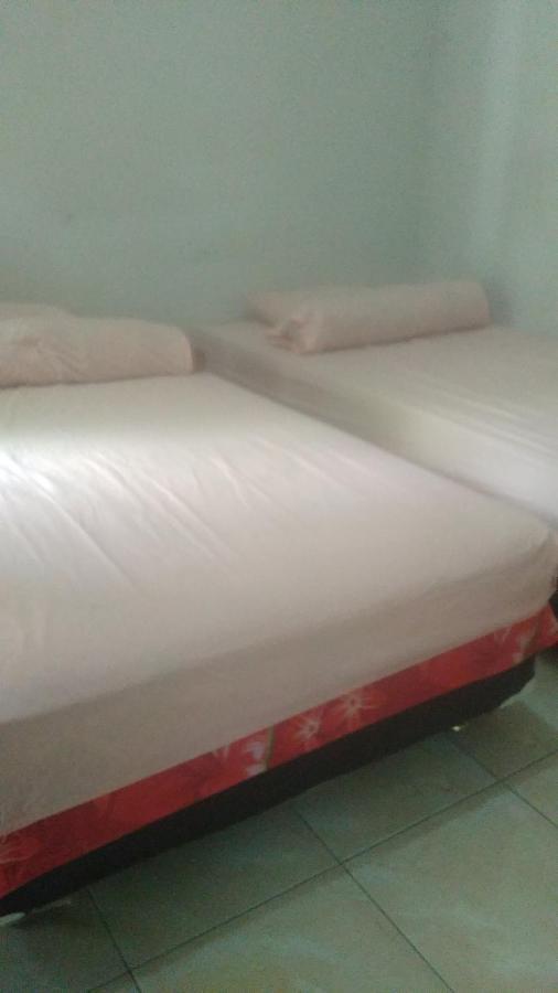 Kost Backpacker Hotel Sidoarjo Ngoại thất bức ảnh