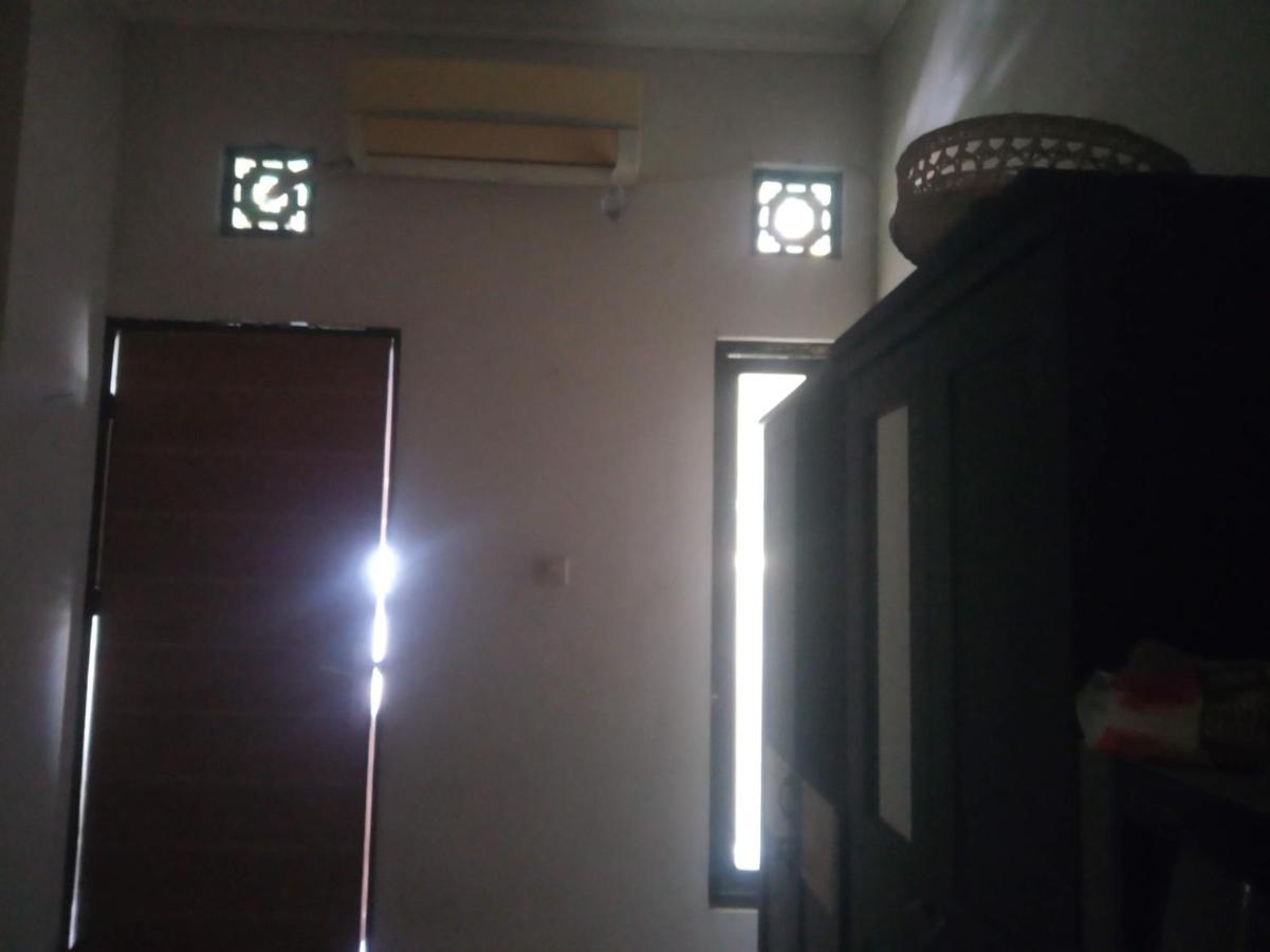 Kost Backpacker Hotel Sidoarjo Ngoại thất bức ảnh