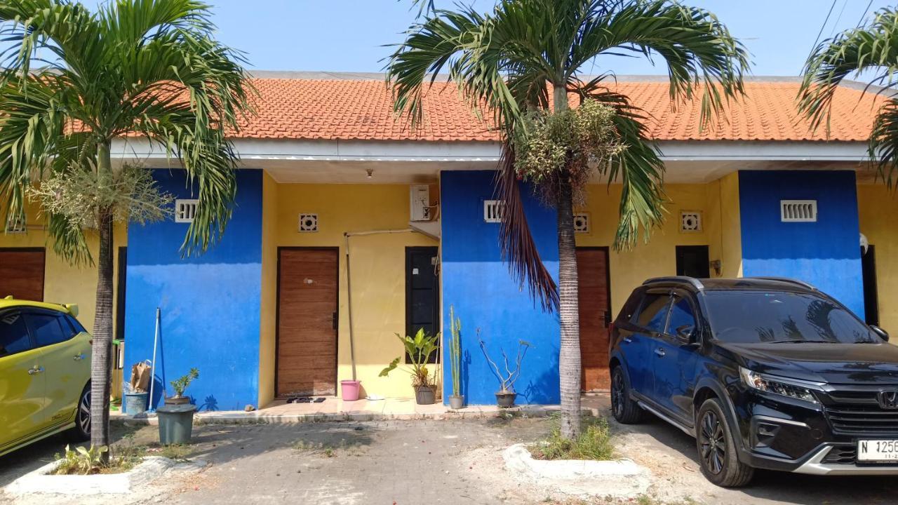 Kost Backpacker Hotel Sidoarjo Ngoại thất bức ảnh