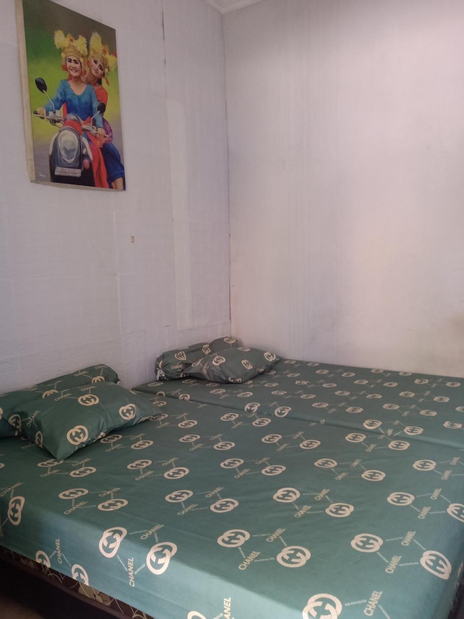 Kost Backpacker Hotel Sidoarjo Ngoại thất bức ảnh