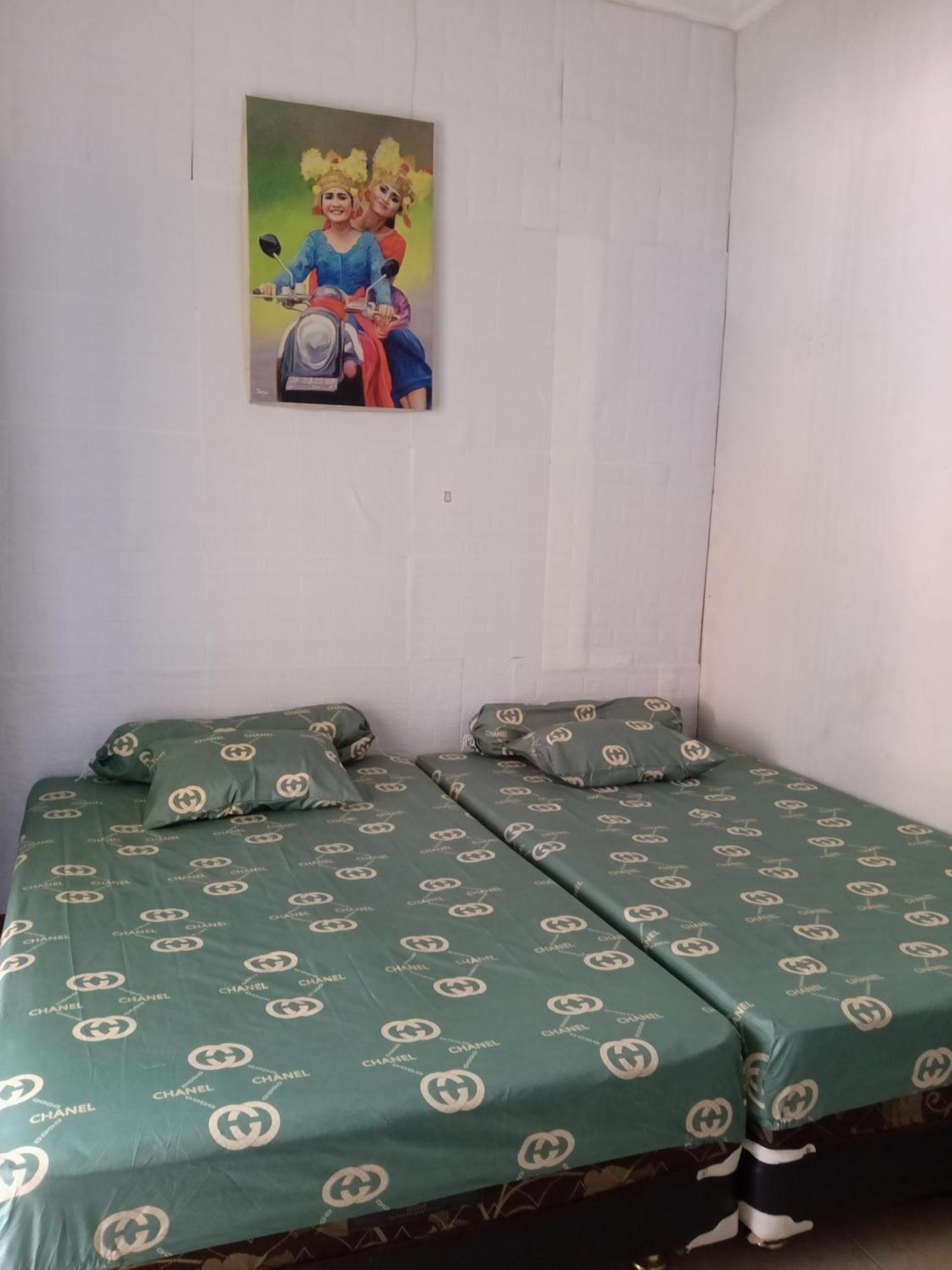 Kost Backpacker Hotel Sidoarjo Ngoại thất bức ảnh