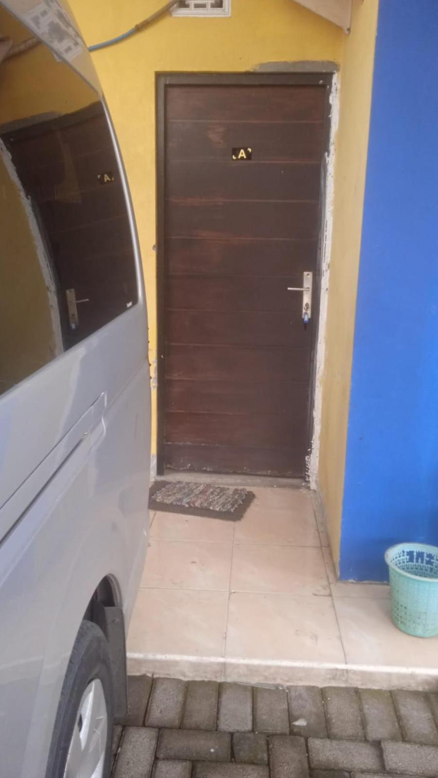 Kost Backpacker Hotel Sidoarjo Phòng bức ảnh
