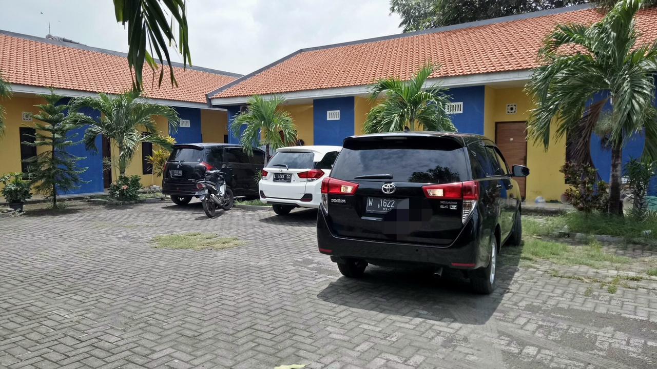 Kost Backpacker Hotel Sidoarjo Ngoại thất bức ảnh